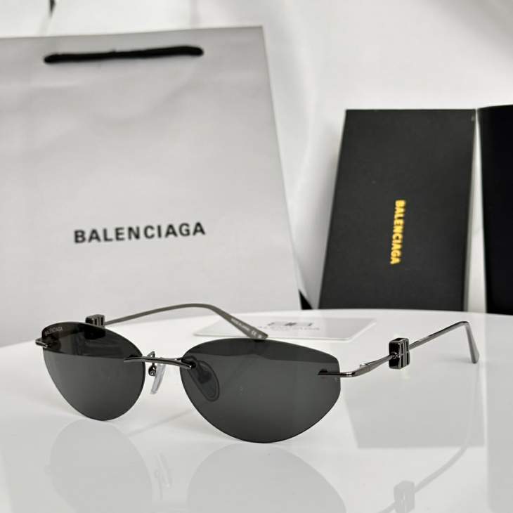 Picture of Balenciaga Sunglasses _SKUfw79398815fw